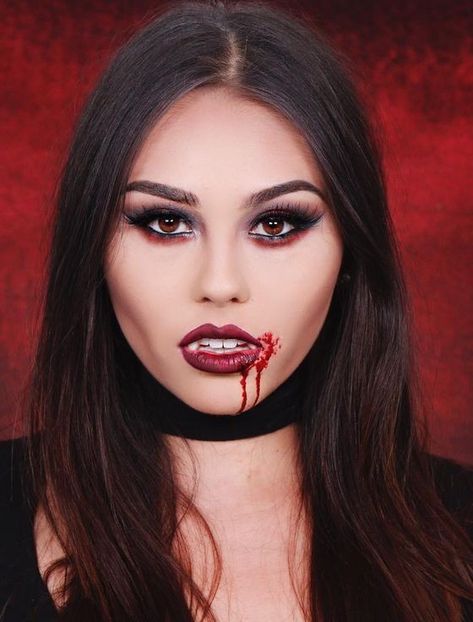 Vampire Makeup Ideas, Ideas For Halloween Party, Maquillage Halloween Simple, Makeup Ideas For Halloween, Vampire Makeup Halloween, Halloween Make-up Looks, Vampire Halloween Costume, Vampire Makeup, Cute Halloween Nails