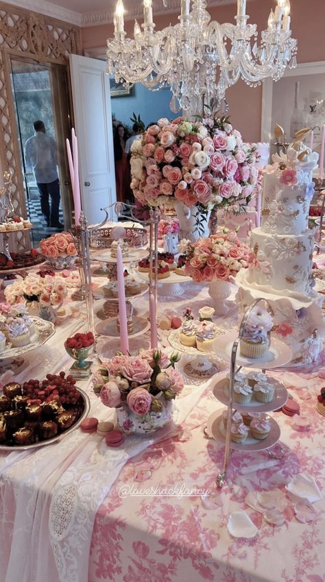 Coquette Wedding Cake, Coquette Wedding Aesthetic, Coquette Birthday Outfit, Coquette Quince, Coquette Party Decoration, Galentines Party Activities, Loveshackfancy Party, Galentines Party Favors, Coquette Bday