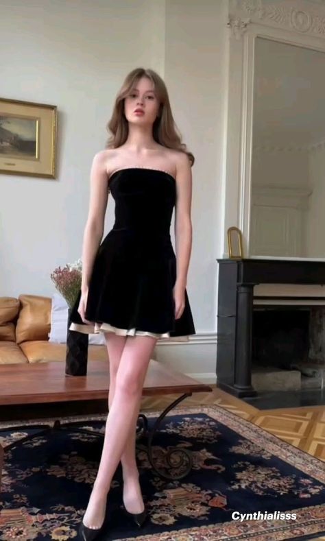 Cute Mini Dress Aesthetic, Black Mini Dress Elegant, Old Money Cocktail Party Dress, Classy Mini Dress Outfit, Classy Dresses Aesthetic, Old Money Graduation Dress, Strapless Mini Dress Formal, Fancy Old Money Dress, Old Money Mini Dress