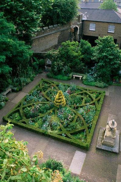 The 17th century style Knot Garden created in 1981 at the Garden Museum in London, UK. The designer was the Dowager Marchioness of Salisbury. www.shapedscape.com Maze Garden, Plant Sculpture, Chinatown London, Knot Garden, Gardens Of The World, London Attractions, Formal Garden, Travel Plan, Contemporary Garden