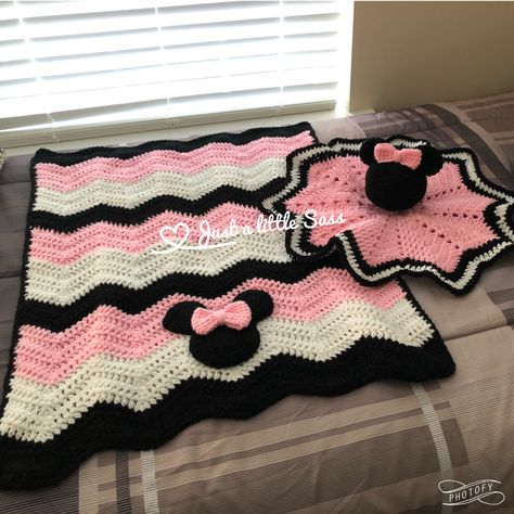 Minnie Mouse Crochet Blanket Pattern Free, Crochet Disney Blankets Patterns, Crochet Mickey Mouse Blanket, Crochet Minnie Mouse Blanket, Minnie Mouse Crochet Blanket, Minnie Mouse Blanket Crochet Pattern, Mickey Crochet Blanket, Crochet Minnie Mouse Lovey, Crochet Minnie Mouse