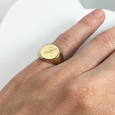 Graduation Gift For Boys, Men Pinky Ring, Pinky Ring Gold, Graduation Gifts For Boys, Jewellery Styling, Custom Signet Ring, Mens Pinky Ring, Aesthetic Jewellery, Male Jewelry