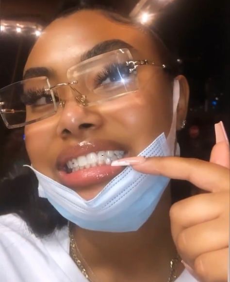 Veneers Teeth Black Women, Nice Teeth Smile Aesthetic, Straight Teeth Aesthetic, Perfect Teeth Aesthetic, Teeth Gens, Gum Piercing, Teeth Piercing, Tooth Gems Aesthetic, Teeth Gems