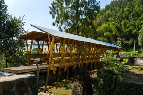 IARA piggybacks stone aqueduct with covered timber bridge in China Community Centre Architecture, Zoo Building, Timber Bridge, Wood Techniques, Places In The Community, Swedish Architecture, Bridge Structure, Architectural Landscape, Huangshan