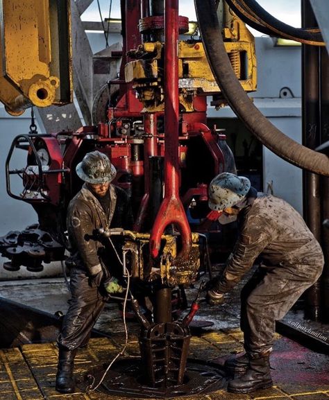 Underwater Welding, Petroleum Engineering, Recruitment Company, Oil Platform, Legendary Dragons, Marine Engineering, Oil Drilling, Oil Field, Fire Photography