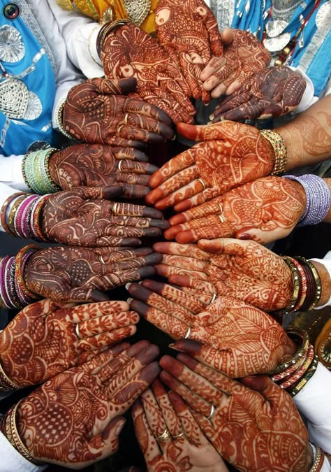 Teej Festival Aesthetic, Indian Heritage Aesthetic, India Aesthetic Culture, Desi Maximalism, Tamil Culture, Teej Festival, Culture Aesthetic, Indian Mehndi Designs, India Culture