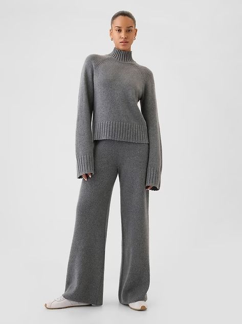 CashSoft Turtleneck Sweater | Gap Sweater Pants Outfit, Casual Winter Fits, Wife Style, Plush Yarn, Stitch Sweater, Turtle Neck Jumper, Everyday Luxury, Chic Sweaters, Winter Fits