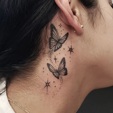 Best 70+ Behind the Ear Butterfly Tattoos for Women - 2024 Back Ear Tattoo, Butterfly Neck Tattoo, Butterfly Tattoos Images, Simple Clock, Cute Thigh Tattoos, Behind The Ear Tattoo, Behind Ear Tattoos, Tato Minimal, Tattoo Quote