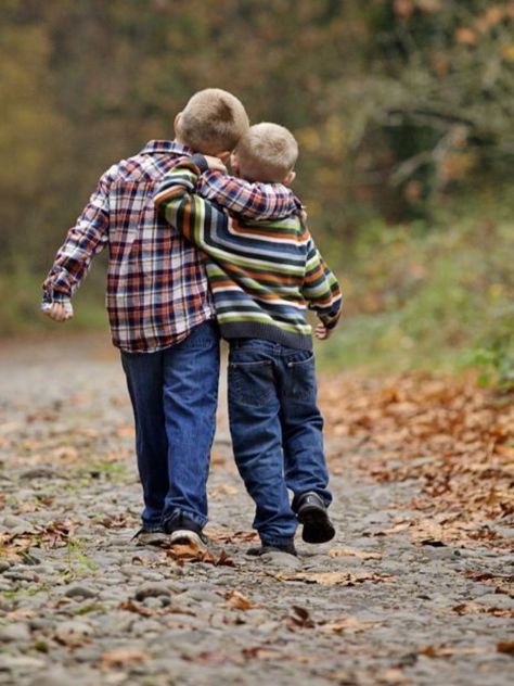 Brother Poses, Sibling Photography Poses, Brother Pictures, Brothers Photography, Brother Photos, Sibling Pictures, Boy Photo Shoot, Barn Photography, Sibling Poses