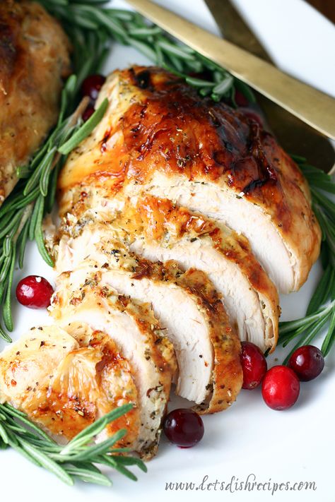 Rosemary Roasted Turkey Breast Herbed Turkey, Spicy Cranberry Sauce, Turkey Stuffing Recipes, Cook A Turkey, Herb Turkey, Holiday Appetizers Recipes, Turkey Breast Recipe, Roast Turkey Breast, Easy Holiday Recipes