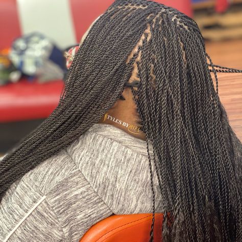 Small Twist Braids Hairstyles Senegalese, Small Rope Twist, Senegalese Twist Short Length, Small Senegalese Twist With Color, Sengelese Twist, Senegalese Twist Shoulder Length, Extra Small Senegalese Twist, Micro Braids Styles, Senegalese Twist Hairstyles