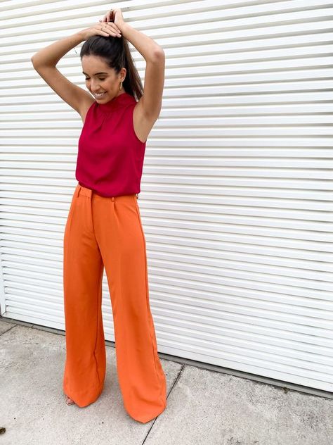 Orange Pants Outfit, Pantalon Orange, Super Nana, Color Combos Outfit, Color Blocking Outfits, Orange Pants, Bright Fashion, Fashion Attire, Street Style Chic