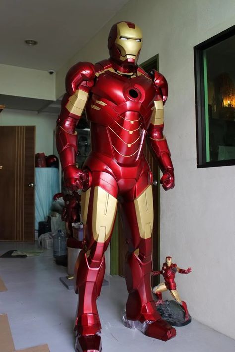 Iron Man Costume Diy, Ironman Suit, Suit Display, Iron Man Costume, Iron Man Cosplay, Ironman Costume, Iron Man Helmet, Iron Man 2, Iron Man Wallpaper