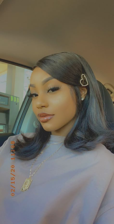 Slip Dress Hairstyles Black Women, Black Women Hairstyles Bangs, 90s Inspired Hairstyles For Short Hair, Short Hair Curled Up Ends, Straight Hairstyles For Black Women Shoulder Length, 90 Hair Styles, Short Straight Hairstyles For Black Women, 90s Side Part Hair, Short Hair Beanie Styles