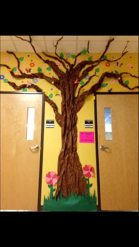 We change the tree according to the seasons!!! Tree Door Decorations Classroom, 3d Tree On Wall Classroom, Kindergarten Door, Branch Wall Hanging, Elementary Bulletin Boards, Door Tree, Gratitude Tree, Classroom Decor Middle, Middle School Classroom Decor