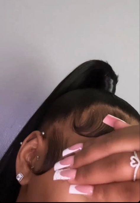 Ponytail With Edges, Earring Inspo Ears, Baddie Piercings, Pretty Edges, Dramatic Edges, Pretty Piercings, Black Ponytail, Pretty Ear Piercings, Edges Hair