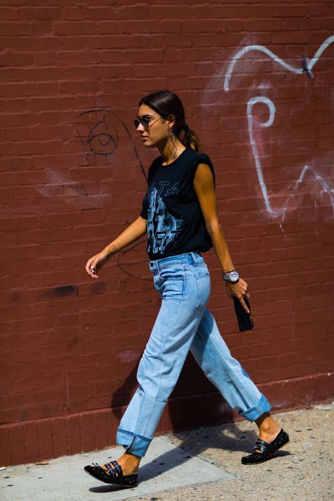 New Yorker Street Style, Patricia Manfield, Minimalist Wardrobe Essentials, Denim Street Style, New Street Style, Fall Fashion 2016, Nyfw Street Style, Street Style Trends, Denim Trends