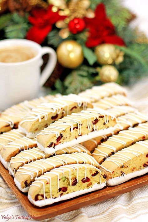 Christmas Biscotti Recipe, Pistachio Biscotti Recipe, Cranberry Biscotti Recipe, Best Biscotti Recipe, Christmas Biscotti, Decor Cookies, Cranberry Biscotti, Cranberry Pistachio Biscotti, Baking Holiday