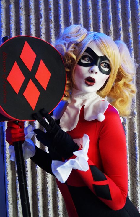 Classic Harley Quinn, Joker Y Harley Quinn, Batman Backgrounds, Cosplay Inspo, Batman Comic Books, Gotham Girls, Harley Quinn Costume, Dc Cosplay, Superhero Batman