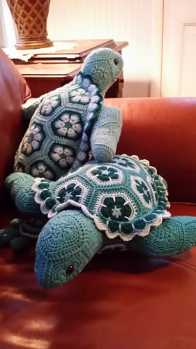 Crocheted Turtle, African Flower Animals, African Flower Crochet Animals, African Flower Crochet, Flower Animals, Crochet African Flowers, Crochet Turtle, Turtle Pattern, Crochet Pillow