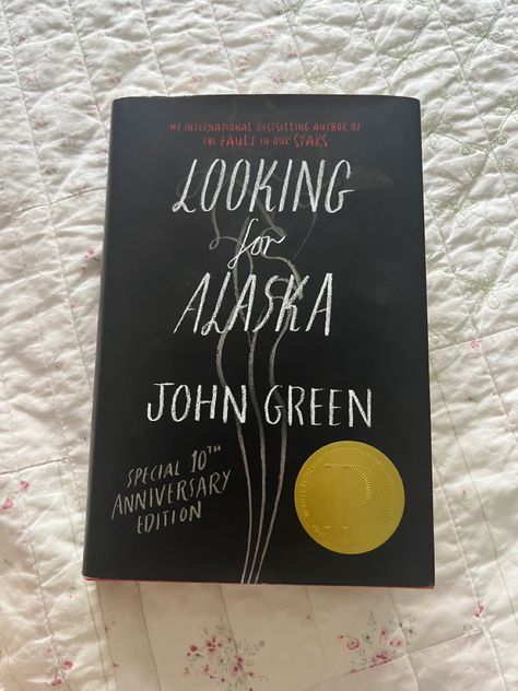 Looking For Alaska Book Cover, Looking For Alaska Book, Alaska Book, Books Tbr, Beach Reads, John Green Books, Spring Reading, Looking For Alaska, Recommended Books To Read