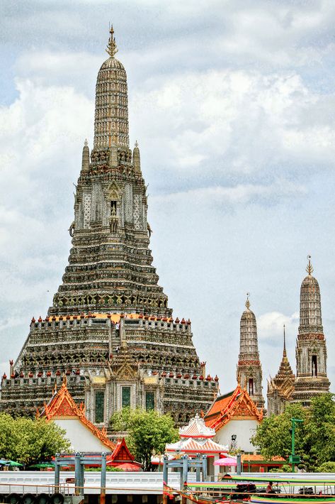 Bangkok Bucket List, Wat Arun Bangkok, Wat Arun Temple, Bangkok Tourist, Chatuchak Market, Thailand Pictures, Things To Do In Bangkok, Bangkok Shopping, Chao Phraya River