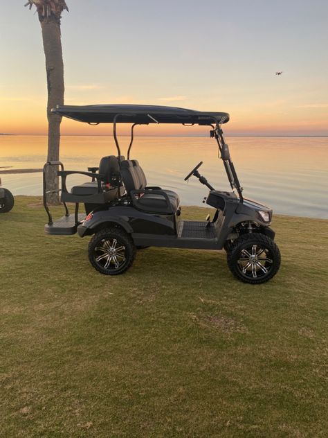 Golf Carts Aesthetic, Luxury Golf Cart, Golf Cart Aesthetic, Golf Cart Beach, Off Road Golf Cart, Dream Mansion, Classic House Design, House Design Pictures, Bike Pic