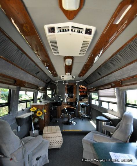 Hair Salon on Wheels offers perfect work camping solution Salon On Wheels, Mobile Nail Salon, Mobile Hair Salon, Mobile Beauty Salon, Hair Salon Interior Design, Salon Interior Design Ideas, Nail Salon Interior Design, Beauty Salon Interior Design, Nail Salon Interior