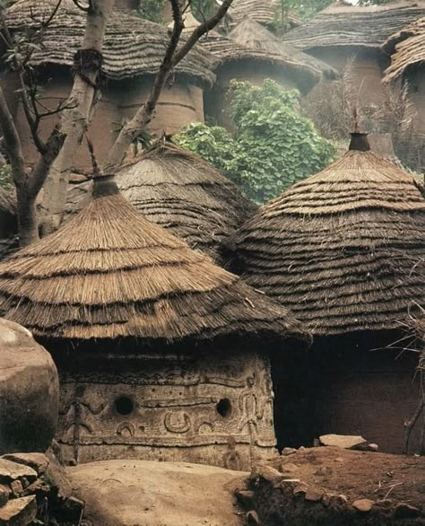 Yoruba Architecture, Architecture Clothes, Africa Architecture, Village Vibes, African Hut, Multicultural Art, Nigerian Culture, Cabana Magazine, African Architecture