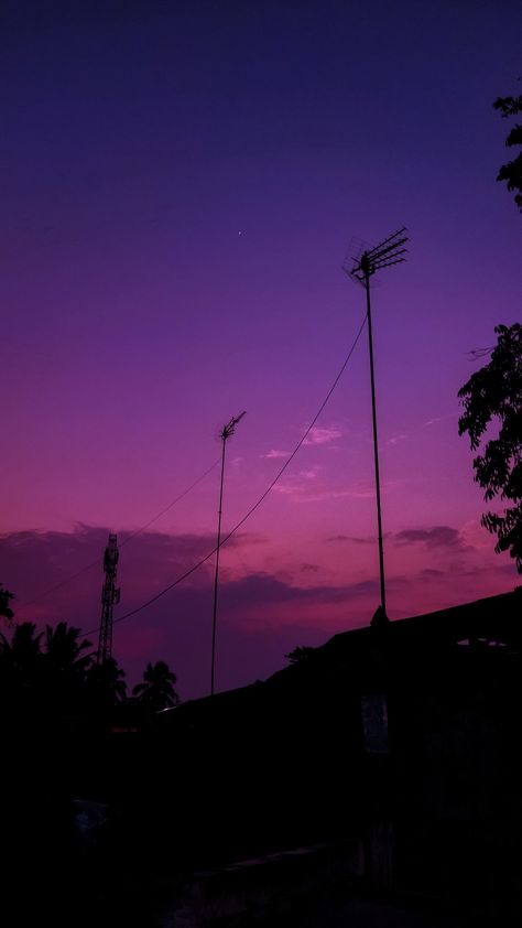 Sunset Widget, Philippines Wallpaper, Sky Pics, Purple Vibe, Purple Sunset, Scenery Photography, Sky Pictures, Unusual Art, Green City