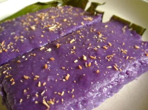 Filipino Dessert: Halayang ube- purple yams. Halayang Ube Recipe, Ube Recipe, Ube Halaya Recipe, Filipino Dessert Recipes, Philippine Cuisine, Filipino Snacks, Pinoy Dessert, Ube Recipes, Filipino Dessert