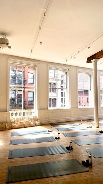 Yoga Room Design, Barre Studio, Wellness Studio, Barre Classes, Yoga Barre, Yoga Day, Pilates Studio, Yoga Room, Nyc Trip