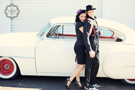 Teenage Pictures, Prewed Vintage, Rockabilly Photoshoot, 1950s Photoshoot, Silly Engagement Photos, 50s Photoshoot, Rockabilly Couple, Wedding Photos Vintage, Styled Engagement Shoot