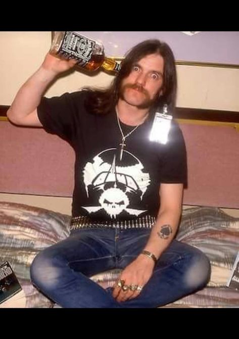 Lemmy wearing a VOIVOD t shirt!!!! Surprised I found this Ray Palmer, Lemmy Motorhead, Lemmy Kilmister, Jack Daniels, Rock Punk, Rock'n Roll, Rock Metal, Hotel Room, Rock Music