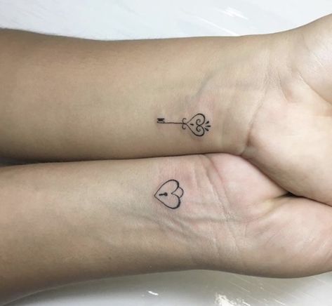 Small Key Tattoos, Tato Naruto, Couple Wrist Tattoos, Key Tattoo Designs, Lock Tattoo, Cute Couple Tattoos, Couple Matching Tattoo, Couple Tattoos Unique, Key Tattoos