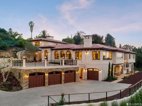 Mediterranean Mansion, Building A Garage, Mediterranean Style Home, Dream Mansion, Casas Coloniales, Expensive Houses, Mediterranean Homes, Luxury Homes Dream Houses, Dream House Exterior