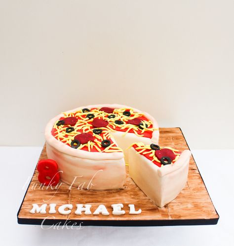 Pizza themed cake @funkyfabcakes Cake That Looks Like Pizza, Pizza Theme Cake Ideas, Pizza Theme Cake, Pizza Cakes Birthday, Cake Pizza Design, Pizza Cake Design, Pizza Birthday Cake, Birthday Pizza, Fab Cakes