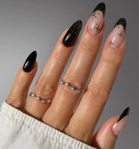 Nail Designs For New Years, Oval Nails Designs, New Years Eve Nails, Nails Winter, Black Nail Designs, 2023 Trends, Nails 2023, New Year's Nails, Oval Nails