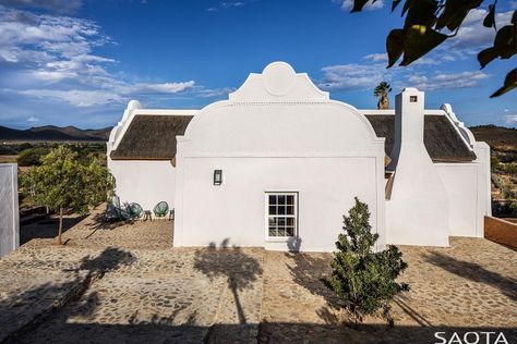 Heritage farm buildings undergo breathtaking restoration in South Africa Contemporary Sheds, South African Homes, Pump House, Minimalist Home Interior, Thatched Cottage, Farm Buildings, Building Techniques, Jaco, Indoor Outdoor Living