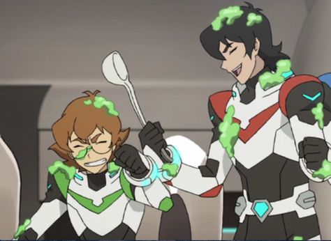 Keith and Pidge laughing in a green food goo fight from Voltron Legendary Defender Voltron Pidge X Keith, Voltron Screencaps, Pidge And Keith, Keith And Pidge, Voltron Kidge, Pidge Voltron, Keith And Allura, Cartoon N, Voltron Funny