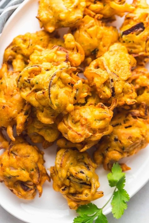 Golden, light, and perfectly crispy Indian onion bhajis made from scratch! A great gluten-free and vegan snack or starter that you can easily make in just 20 minutes. Onion Bhaji Recipe Easy, Onion Bajji Recipe, Gluten Free Onion Bhaji, Without Onion Garlic Indian Recipes, Air Fryer Onion Bajji, Beef Samosa Recipe, Onion Bhaji Recipes, Onion Bhaji, Bhaji Recipe