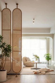 Cane Bedroom Ideas, Wicker Partition, Cane Partition, Rattan Bedroom, Burled Wood Furniture, House Styling, Cane Webbing, Wooden Room Dividers, Rattan Wall