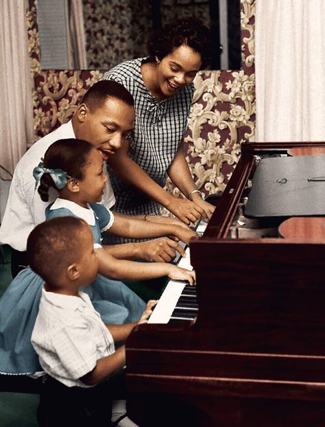 King Picture, Sitting Together, Coretta Scott King, Dr Martin Luther King Jr, Mlk Jr, Dr Martin Luther King, Play Piano, Happy Black, Frederick Douglass