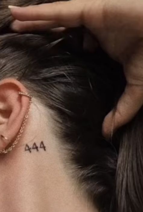 Slay Tattoo, Snall Tattoos, Tattoo Ideas Behind The Ear, 111 Tattoo Ideas, Behind The Ear Tattoo Ideas, Nape Tattoo, Small Neck Tattoos, Behind Ear Tattoos, Minimal Tattoos