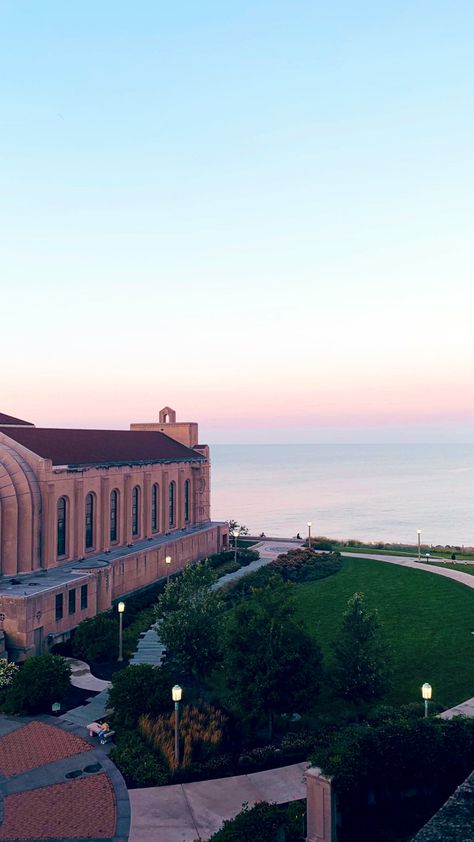 Chicago College Aesthetic, Loyola Chicago Aesthetic, Loyola University Chicago Aesthetic, Luc Aesthetic, Loyola University Chicago Dorm, City Girl Life, Good Vibes Wallpaper, Loyola University Chicago, Chicago Aesthetic