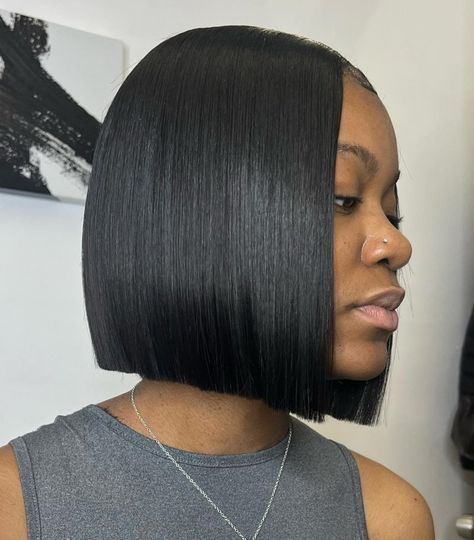 Blunt Cut Bob Weave Layers Tutorial, Butterfly Bob, Sew In Bob Hairstyles, Short Curly Weave, Weave Bob Hairstyles, Short Locks, Black Women Hair Color, Sleek Short Hair, Bob Ideas