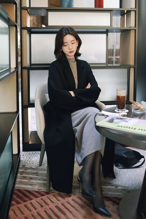 Lawyer Outfit, Korean Outfit Street Styles, Neue Outfits, Beauty Style, Looks Chic, Feminine Outfit, 가을 패션, Professional Outfits, Asian Style