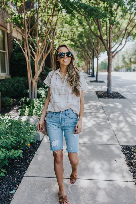 3 Bermuda Shorts Outfit Ideas | Merrick's Art | Merrick's Art Zapatos Animal Print, Comfy Casual Summer Outfits, Summer Outfits Modest, Sporty Summer Outfits, Bermuda Shorts Outfit, Edgy Summer Outfits, Shorts Outfit Ideas, Summer Outfits Women 20s, Summer Outfits Women 30s