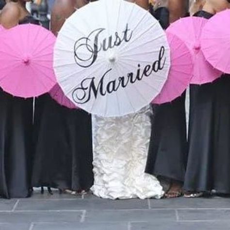 Bring style to your wedding with summer umbrellas as fun props for your outdoor wedding photoshoot. Your guests can get creative posing with them and they can be used to block out some of those harsh rays while also creating interesting shadow-filled photos and amazing wedding decorations! Check out this post for amazing ideas for creating shade at your outdoor wedding using parasols. Wedding Aisles, Wedding Umbrellas, Just Married Sign, Parasol Wedding, Umbrella Photo, White Wedding Decorations, Paper Parasol, Wedding Ceremony Decor, Parasol Umbrella