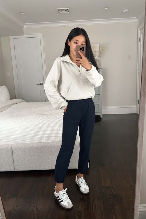 Lululemon Soft Stream Pants Outfit, Lululemon Outfit Work, Long Sleeve Athletic Shirt Outfit, Petite Gym Outfit, Cute Coaching Outfits, Jogger Athleisure Outfit, Lululemon Athleisure Outfits, Petite Workout Outfits, Athleisure Work Outfits